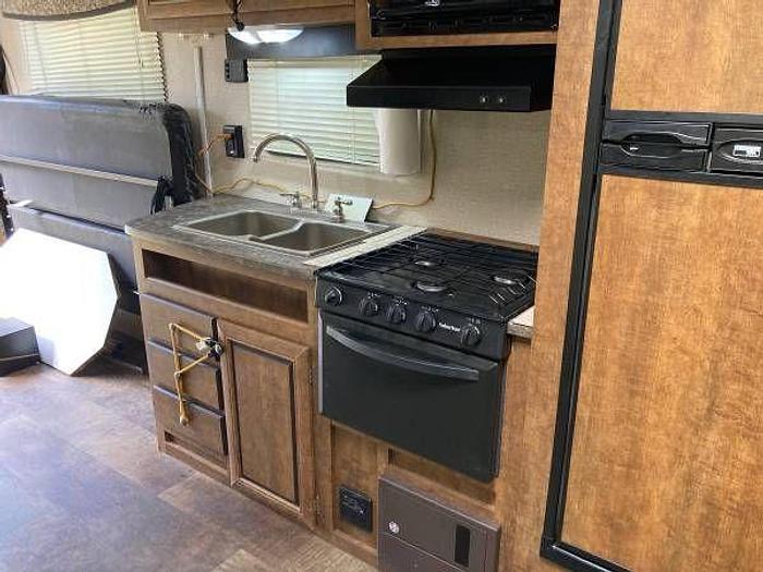 Used 2016 Crossroads 25' Z-1