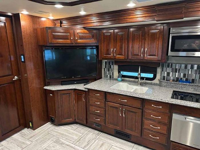 Used 2017 Fleetwood Discovery LXE 40G