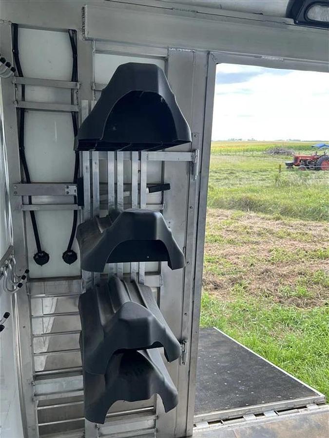 Used 2010 Sundowner Sunlite 720 6 Horse