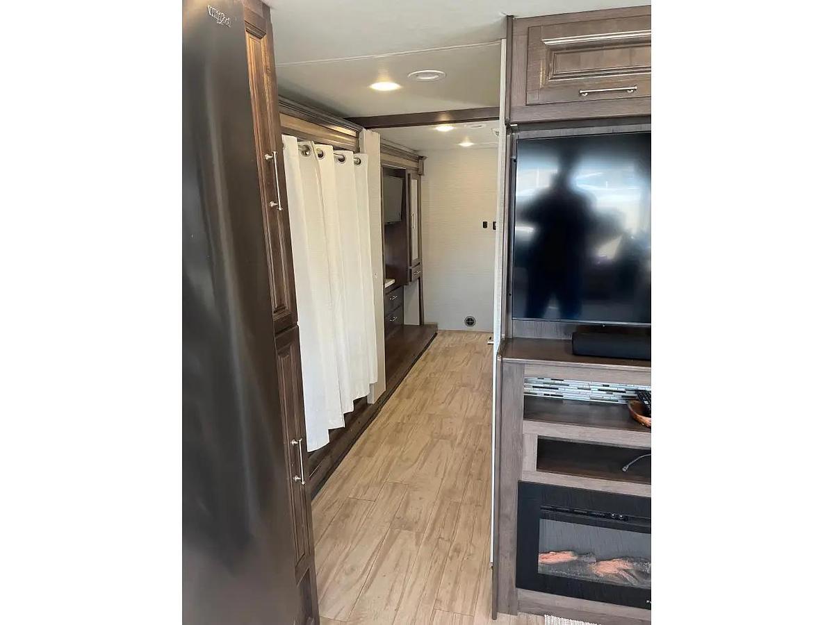 Used 2019 Entegra Emblem 36T