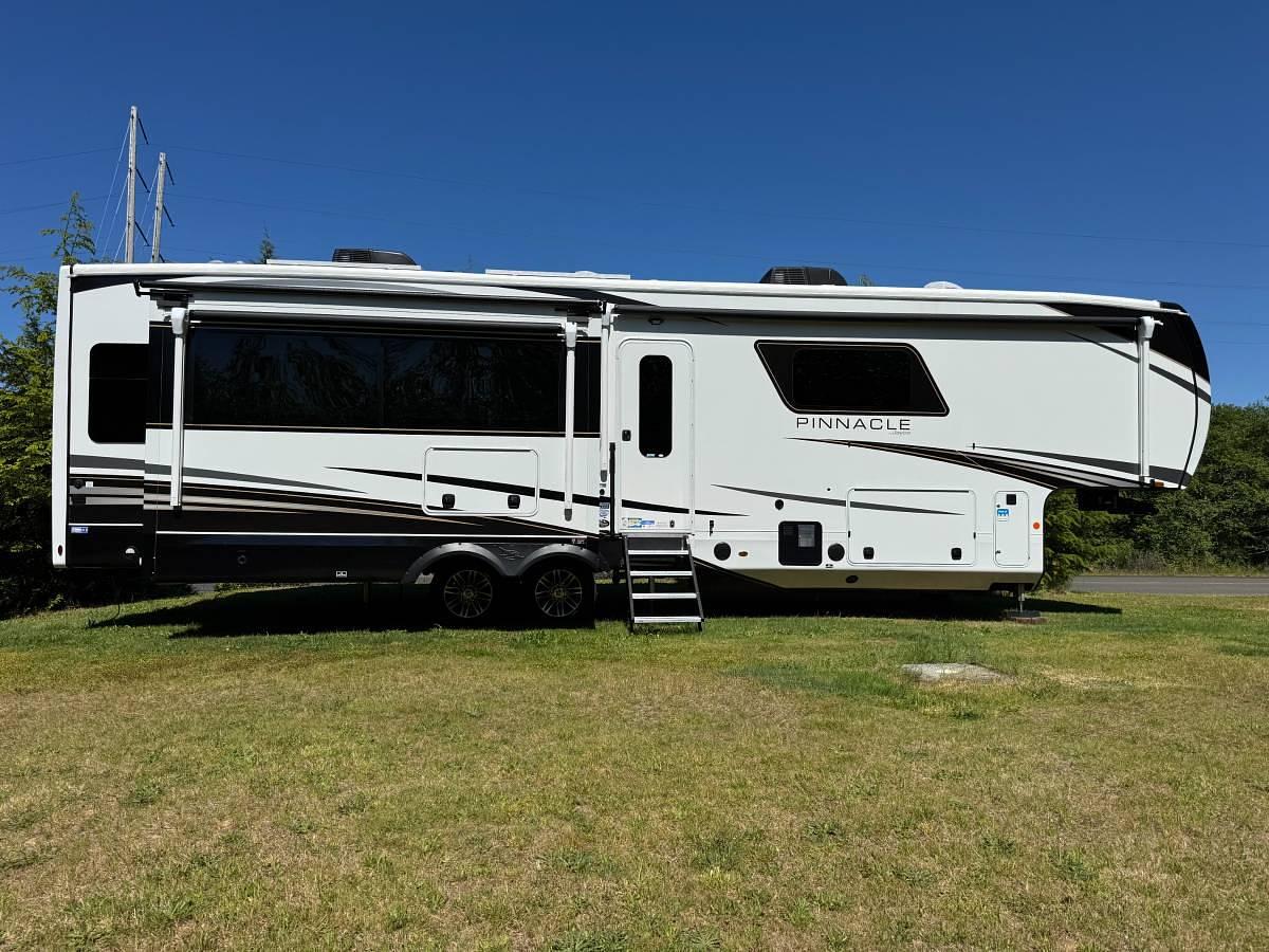 Used 2024 Jayco Pinnacle 38FLS Fifth Wheel