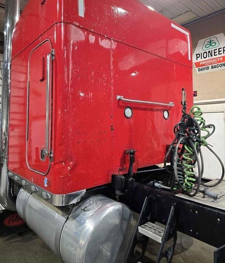 Used 1999 Peterbilt 379 Sleeper Semi Truck