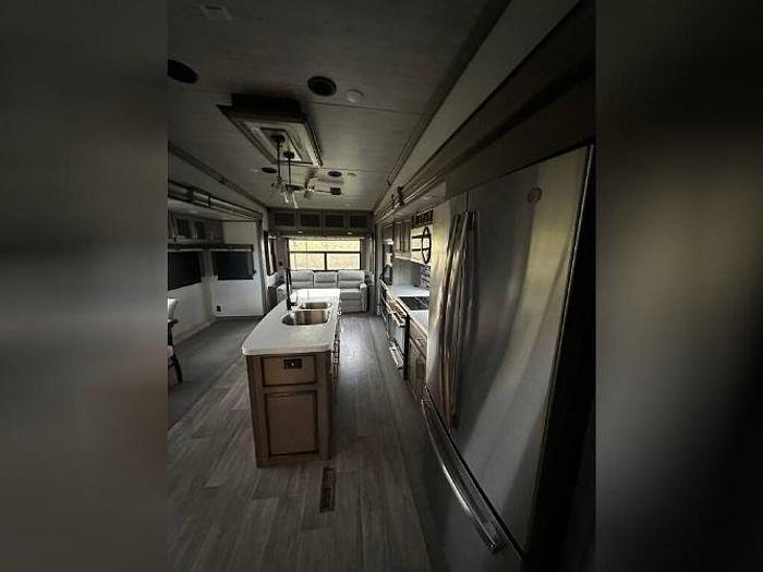 Used 2021 Keystone Montana 3781RL