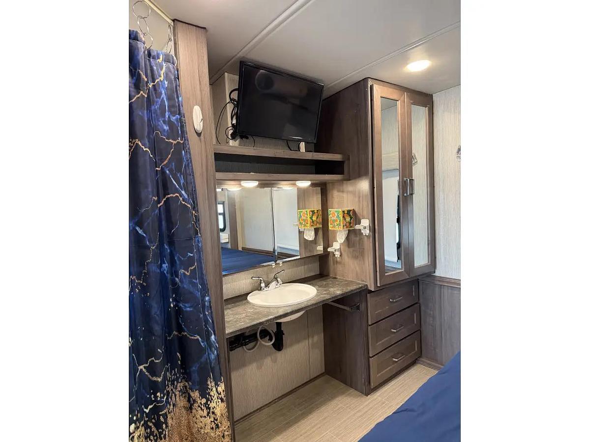 Used 2021 Winnebago Adventurer 30T Class A Motorhome