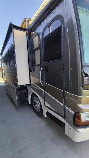 Used 2006 Fleetwood Discovery 39L