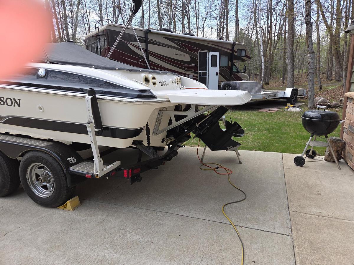 Used 2006 Larson 204 Escape Deck Boat