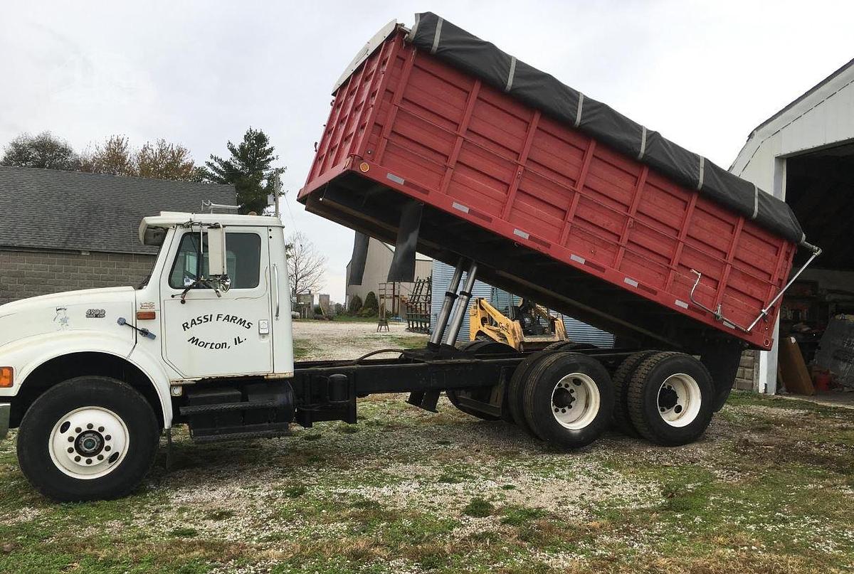 Used 1999 INTERNATIONAL 4900 Grain Truck