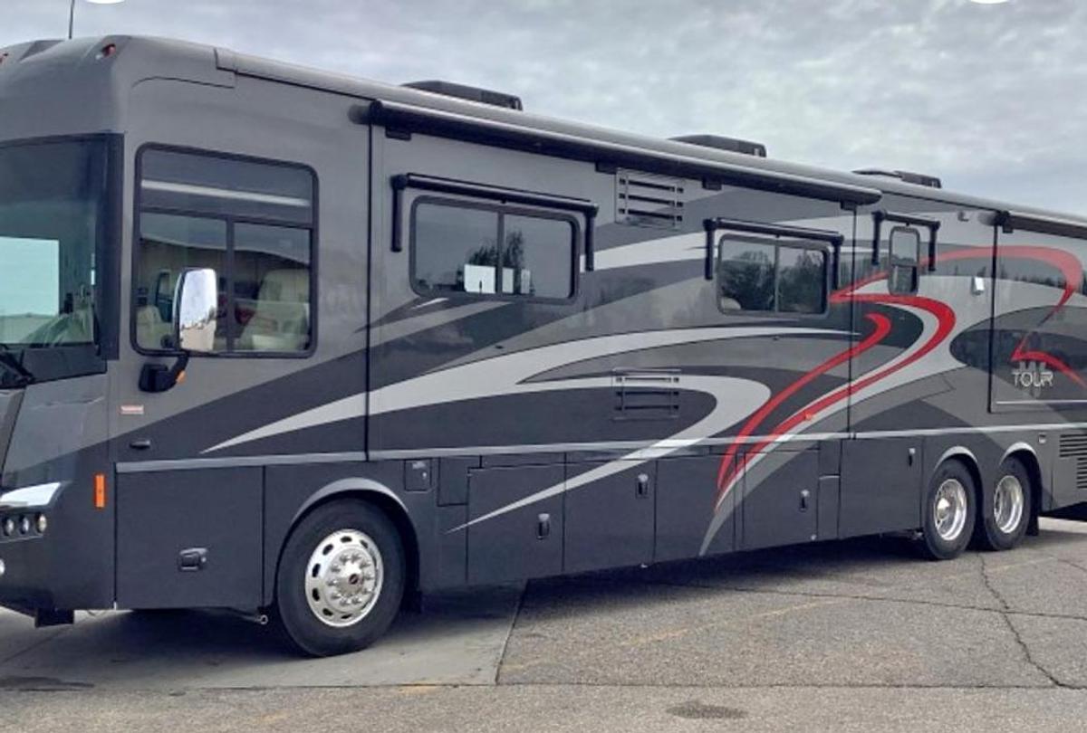 Used 2010 Winnebago Tour 42AD