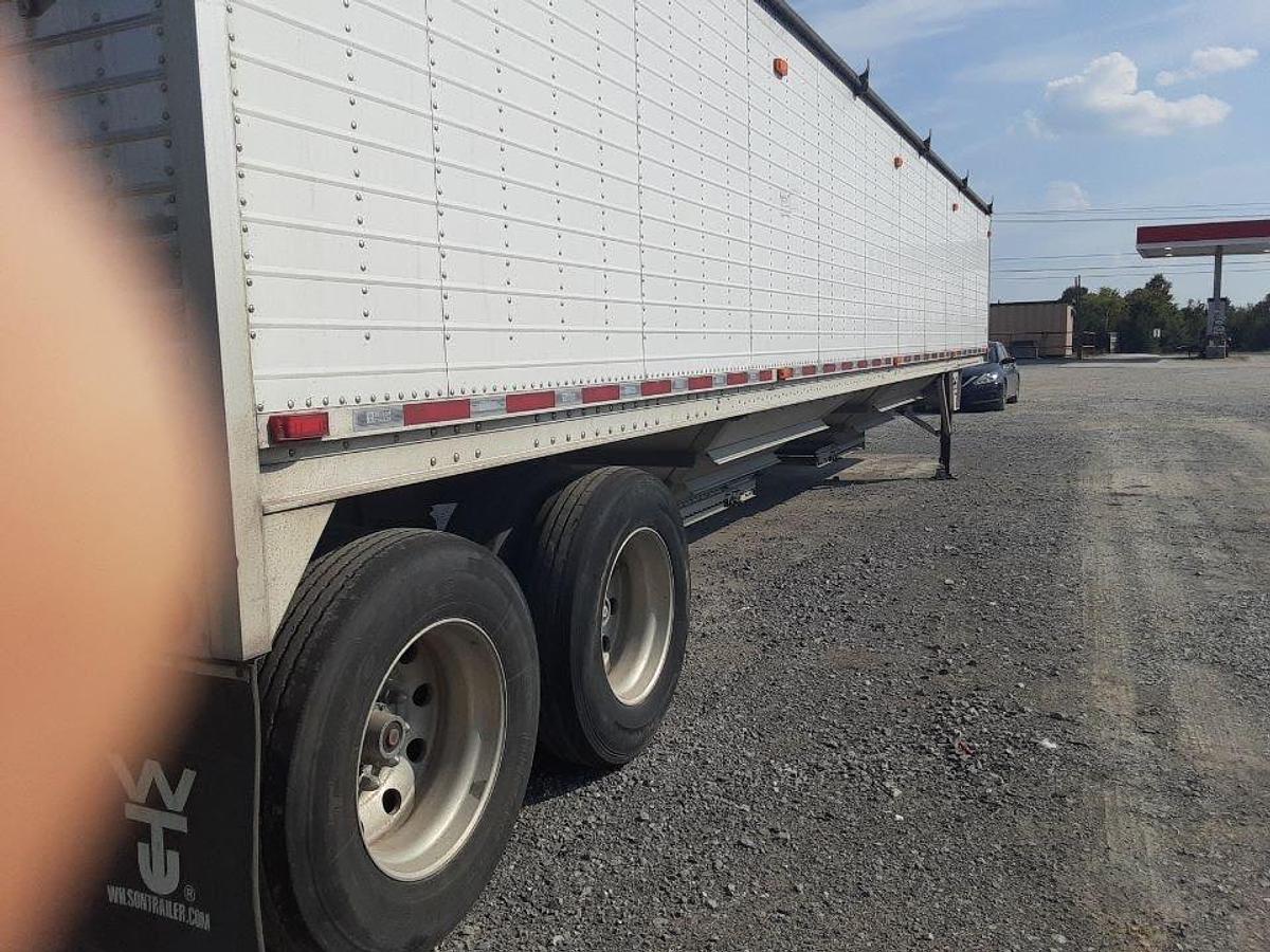 Used 2004 Peterbilt 379EXHD Sleeper Truck