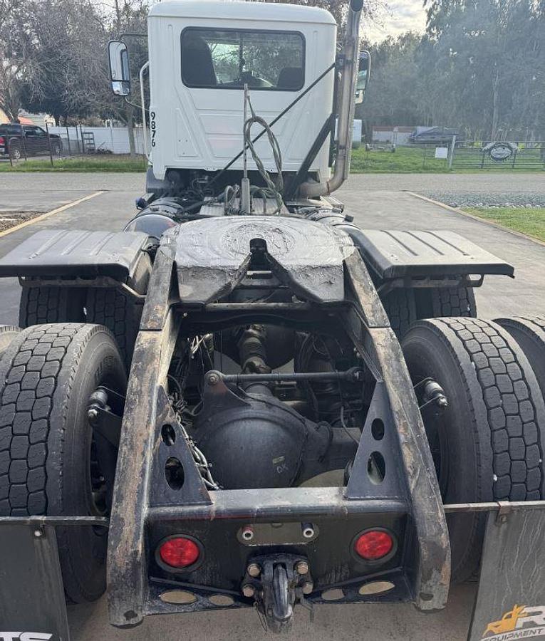 Used 2015 MACK PINNACLE CHU613 Day Cab