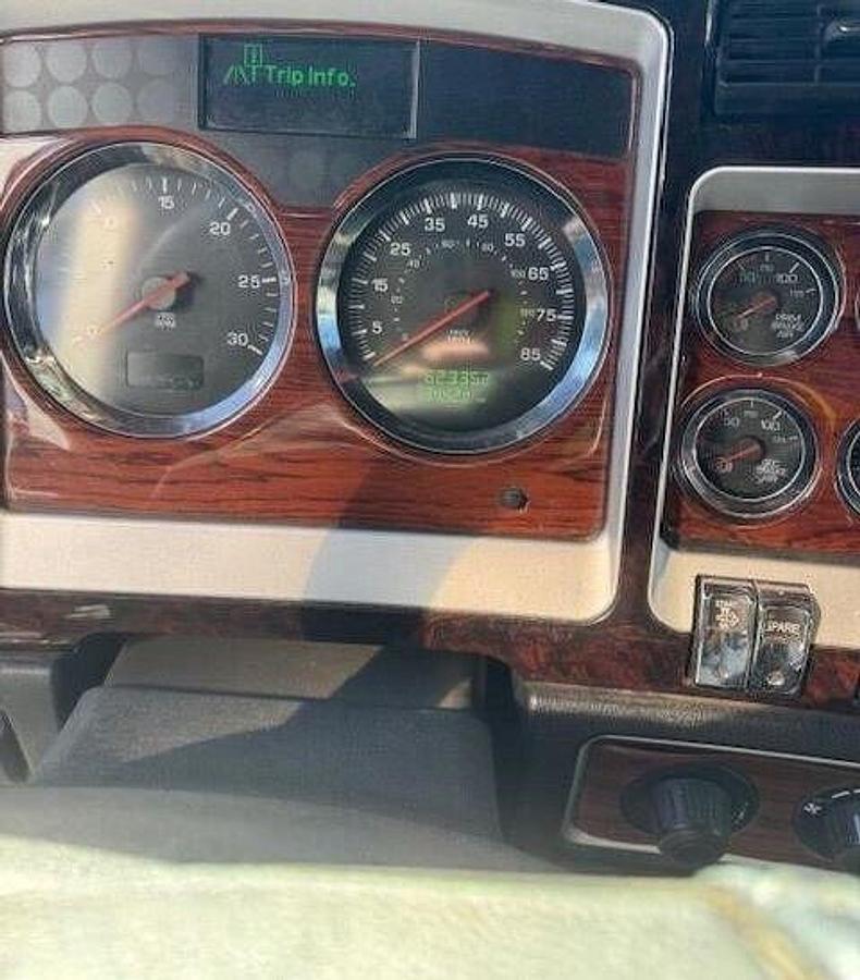 Used 2019 Kenworth T800 Conventional Sleeper Semi