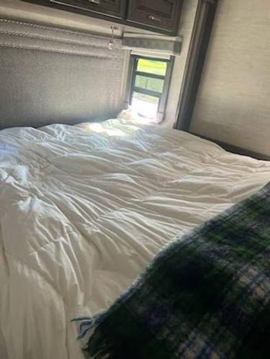 Used 2022 Jayco Seneca 37K