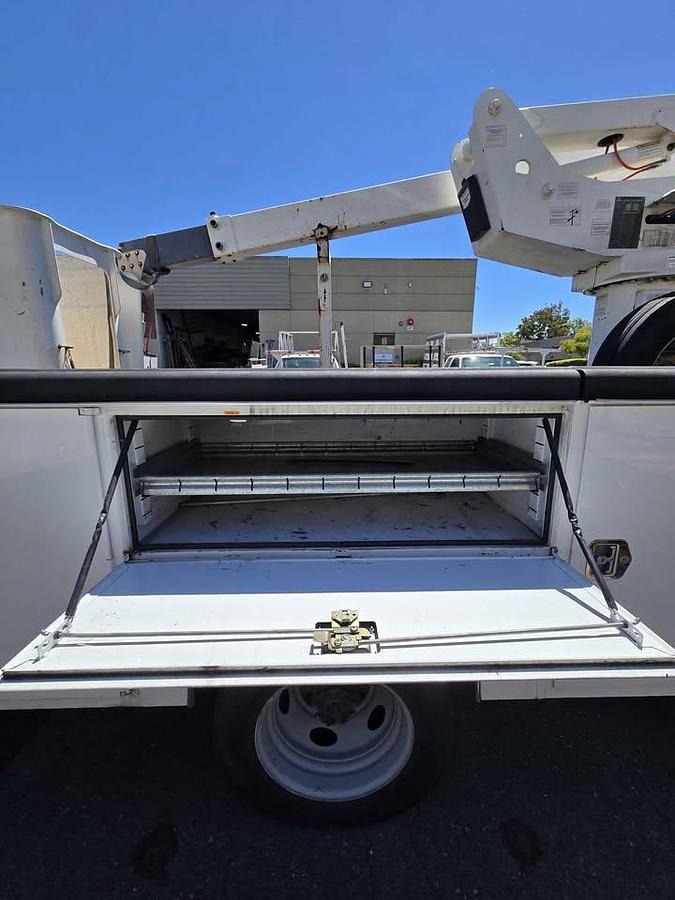 Used 2001 Ford F450 Super Duty Bucket Truck