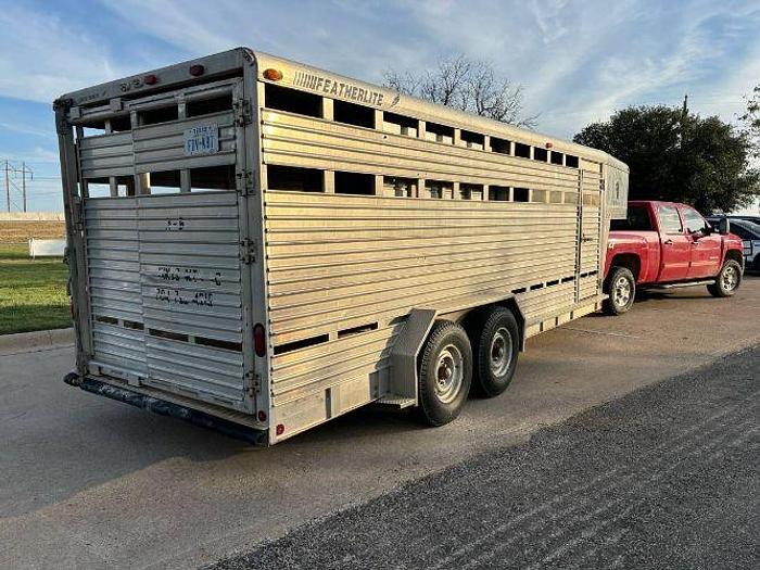 Used 1992 Featherlite Gooseneck Horse Stock Trailer