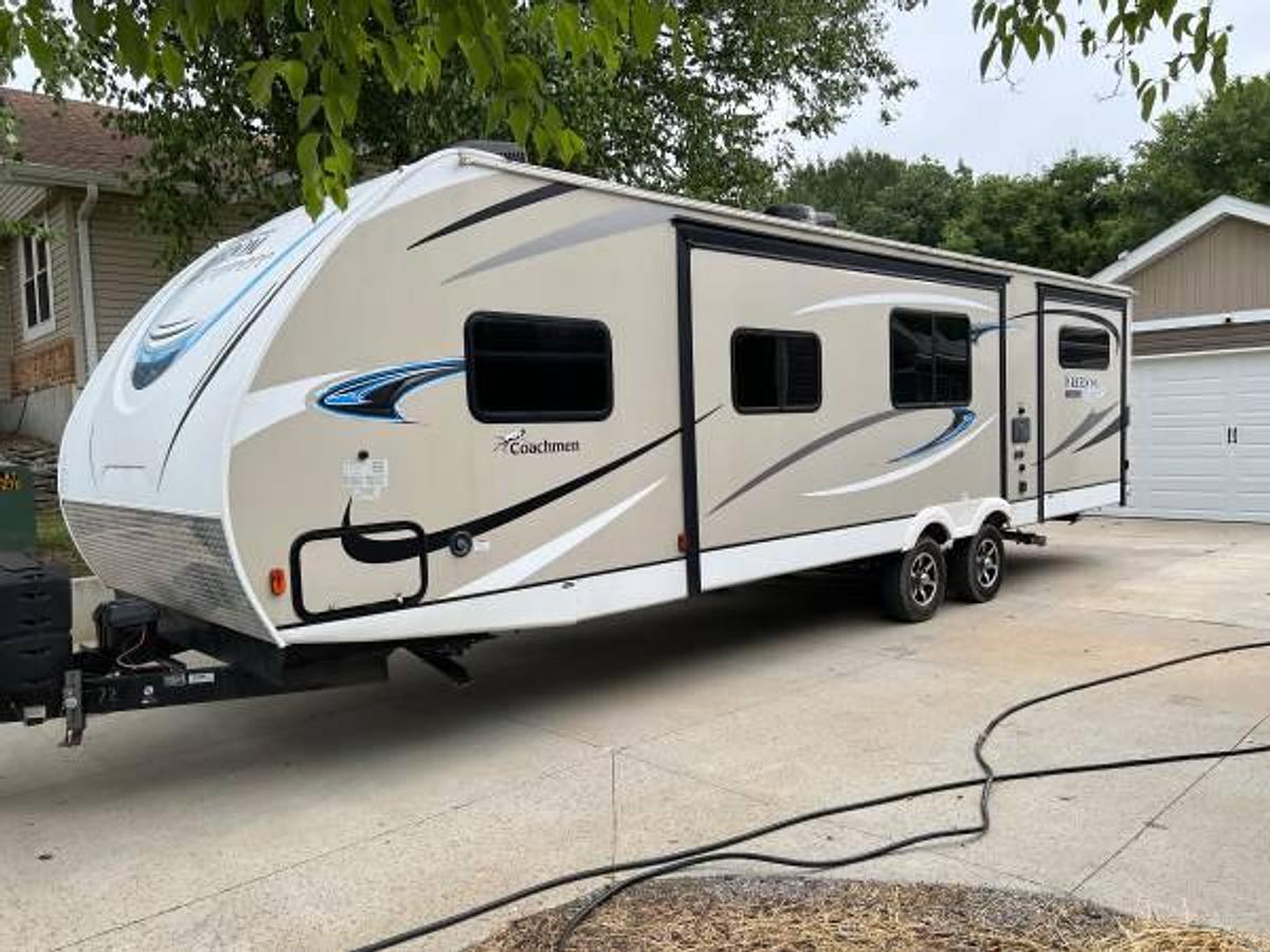 Used 2019 Coachmen Freedom Express