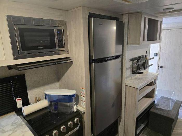 Used 2022 East To West Della Terra 261RB