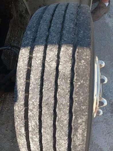 Used 2000 International 4700 Low Pro