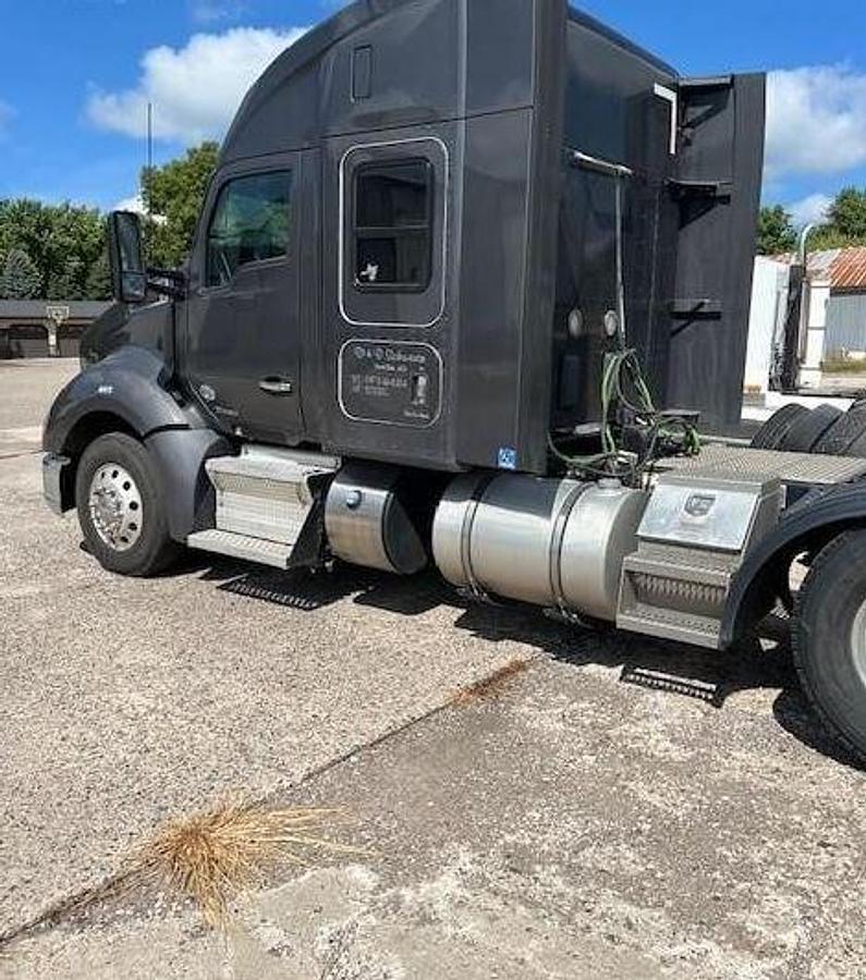 Used 2020 KENWORTH T680 Conventional Sleeper Semi
