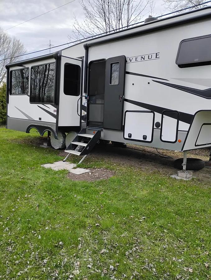 Used 2022 Alliance Avenue Fifth Wheel