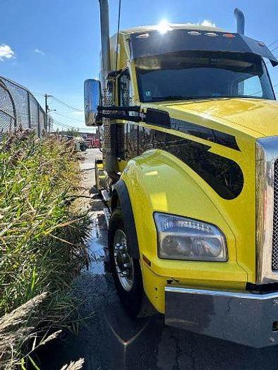 Used 2017 KENWORTH T880