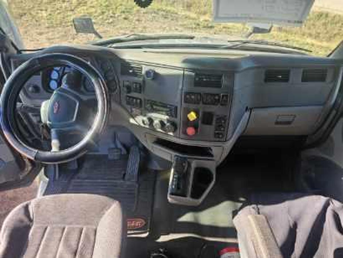 Used 2015 Peterbilt 579