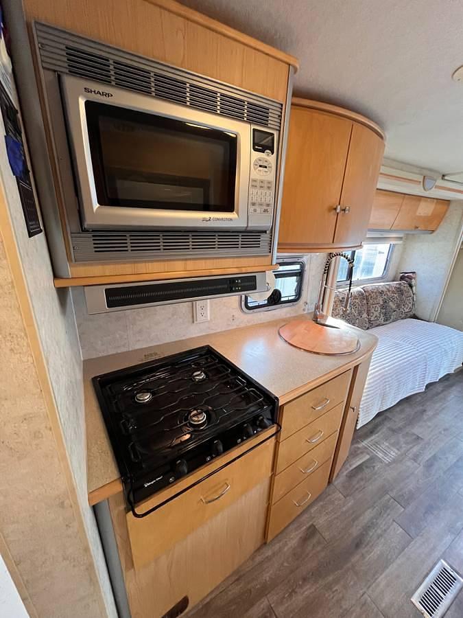 Used 2006 Winnebago Navion Itasca Rv