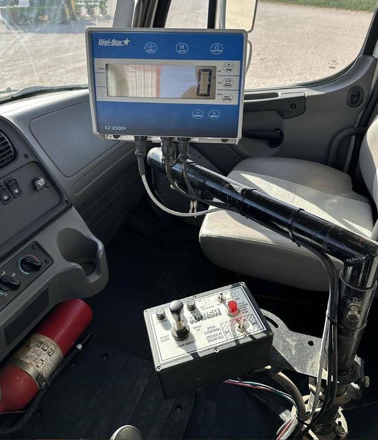 Used 2014 Freightliner Business Class M2 112