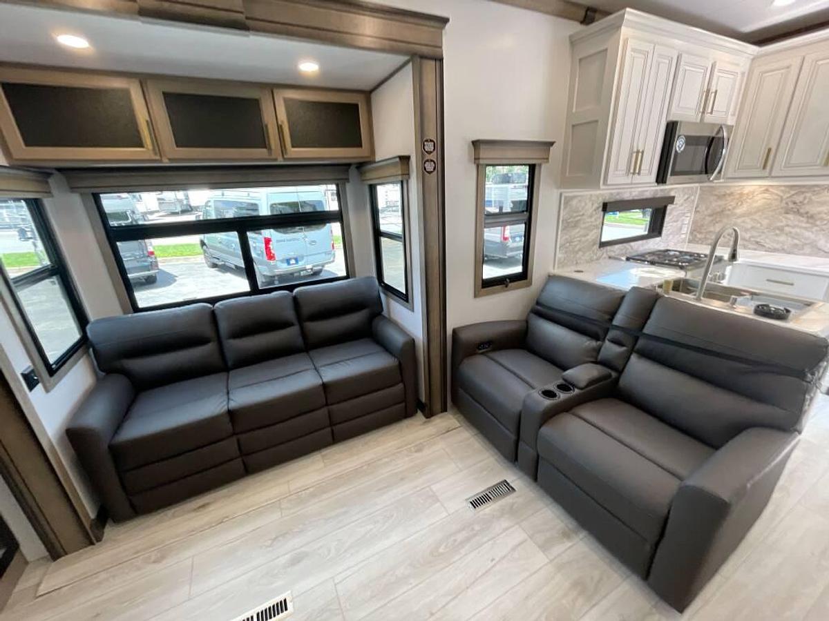 Used 2025 Keystone Montana 3915TB