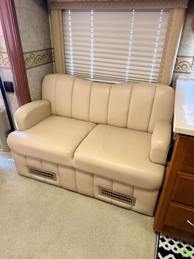 Used 2009 Fleetwood Expedition 38R Class A Diesel Pusher