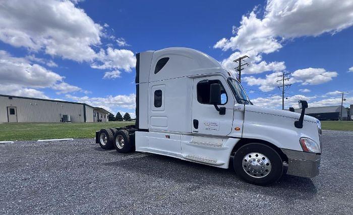 Used 2016 Freightliner Cascadia 125
