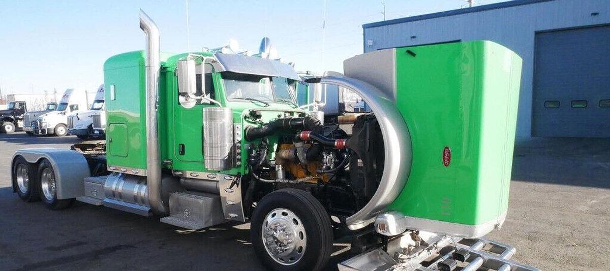 Used 2016 Peterbilt 389 Conventional Sleeper Semi