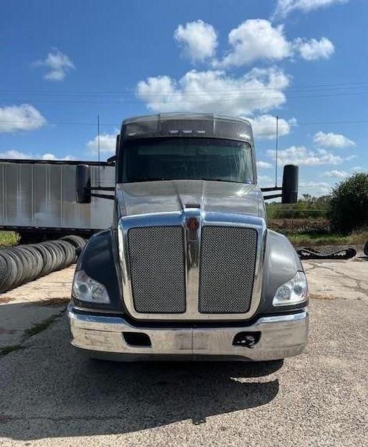 Used 2020 KENWORTH T680 Conventional Sleeper Semi