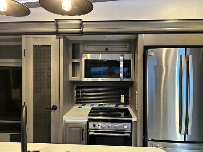 Used 2022 Keystone Montana High Country 385BR