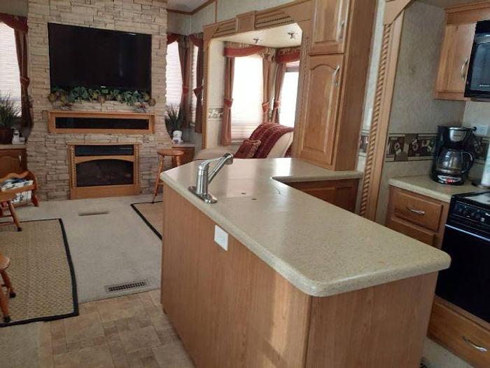 Used 2009 Crossroads Seville 38ft 5th Wheel