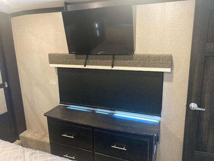 Used 2021 Jayco North Point 387RDFS