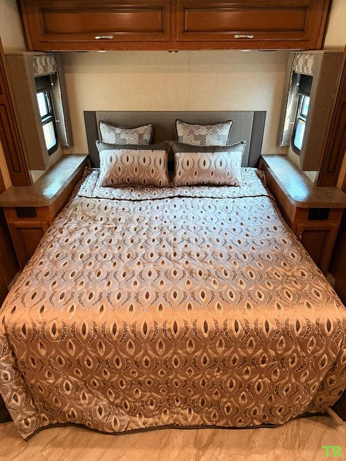 Used 2017 Fleetwood Bounder 36H | Bath & a Half | Bunkhouse | Sleeps 10 | 3 Slides | Only 45,300 Miles