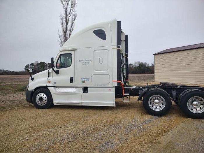 Used 2018 Freightliner Cascadia