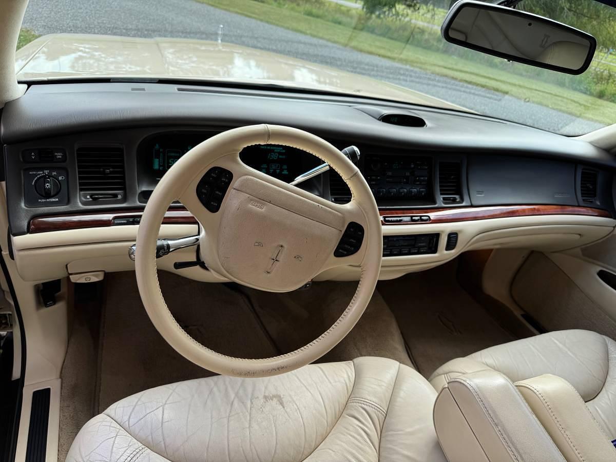 Used 1996 Lincoln Town Cartier