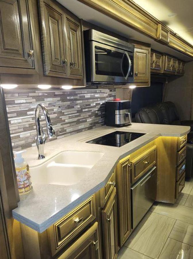 Used 2019 Fleetwood Discovery 40D LXE