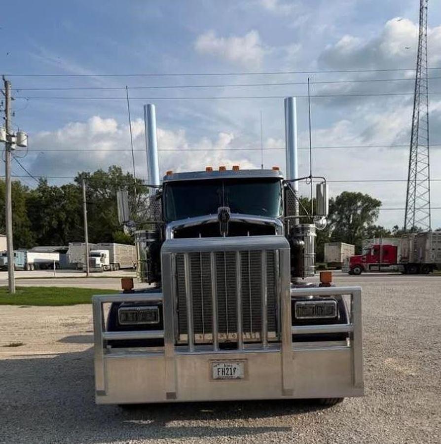 Used 2024 Kenworth W900