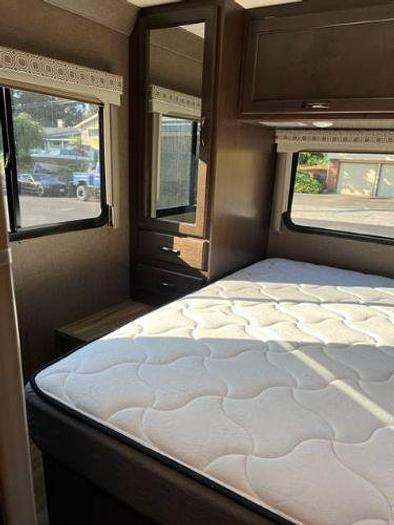 Used 2019 Thor Fourwinds 28Z