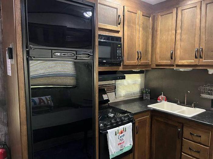 Used 2014 Keystone Carbon 31 Toyhauler