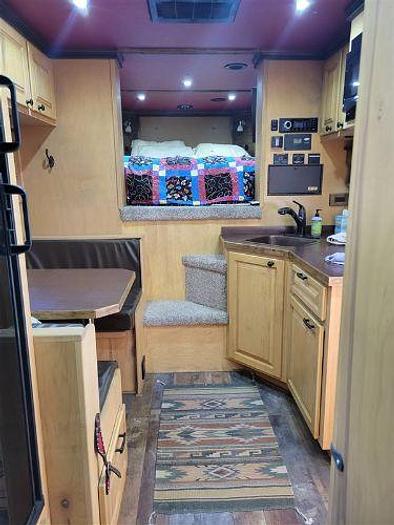 Used 2017 Elite Trailer Mfg Three Horse Gooseneck with Living Quarters