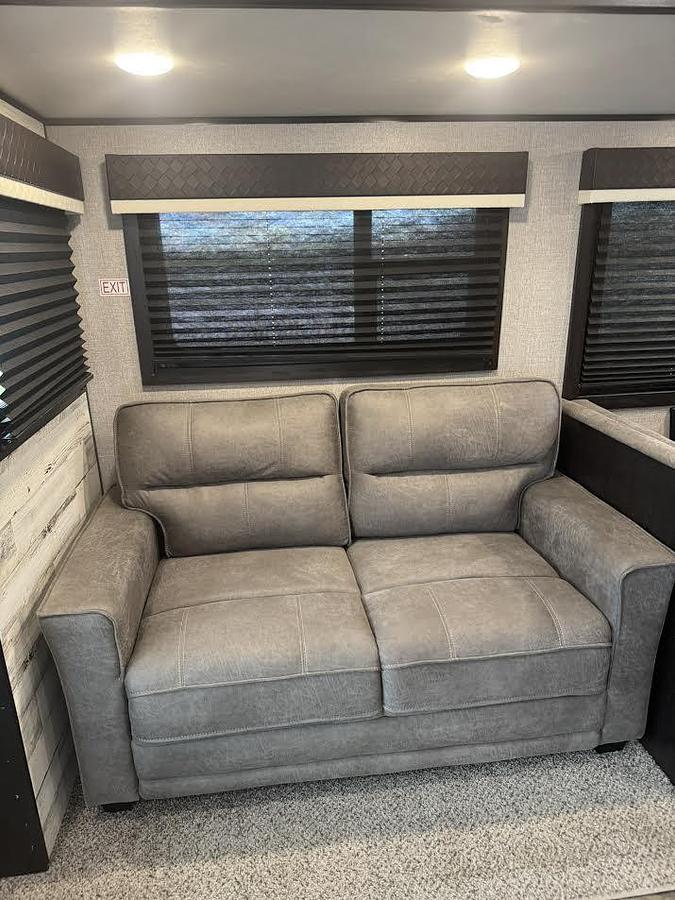Used 2020 Jayco Featherlight Travel Trailer