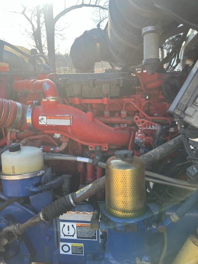 Used 2012 Peterbilt 365 Conventional Sleeper Semi