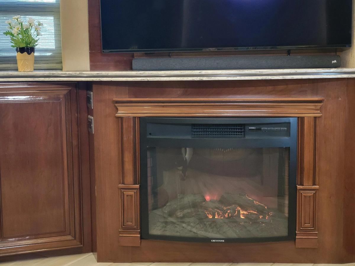 Used 2016 Newmar Essex 4565 Class A Motorhome