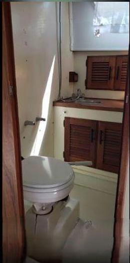 Used 1977 Tollycraft Tri-Cabin Liveaboard