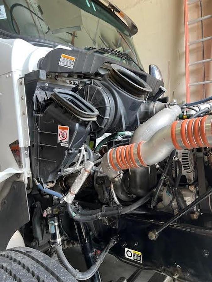 Used 2015 Kenworth T370 Truck with Box & Generator