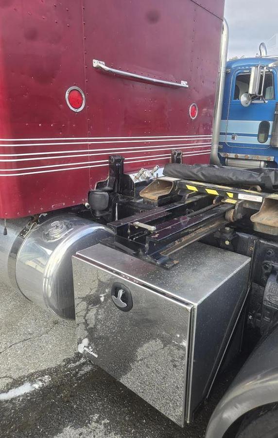 Used 2001 PETERBILT 379EXHD Conventional Sleeper Semi