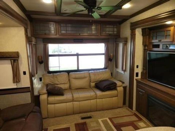 Used 2015 Heartland Bighorn 3875FB